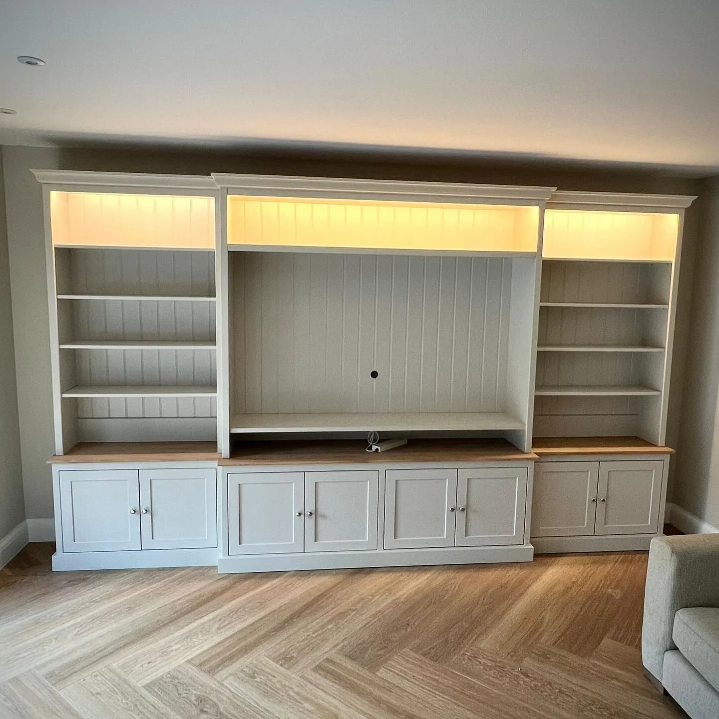 Grand TV & Media Bookcase Unit